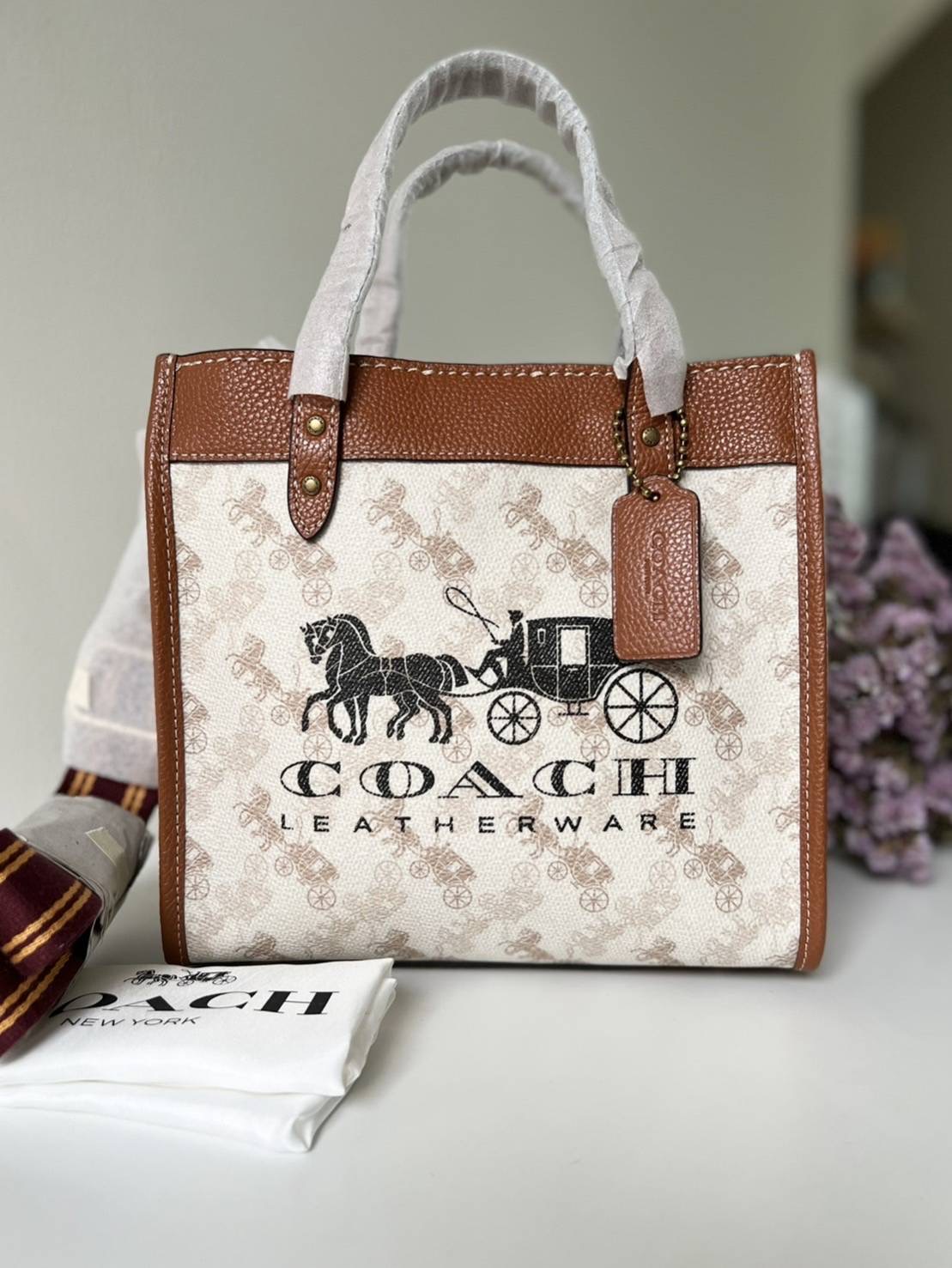 New Coach Field Tote 22 With Horse And Carriage Print And Carriage Badge