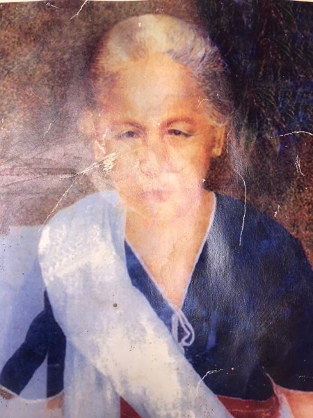 รูปวาดโยมมารดาของหลวงปู่ครูบาชัยยะวงศา วัดพระพุทธบาทห้วยต้ม ประวัติว่ากันว่าวาดโดยท่านวันทนา พัวพันธ์สกุล ซึ่งได้วาดรูปนี้จากคำบอกเล่าของหลวงปู่