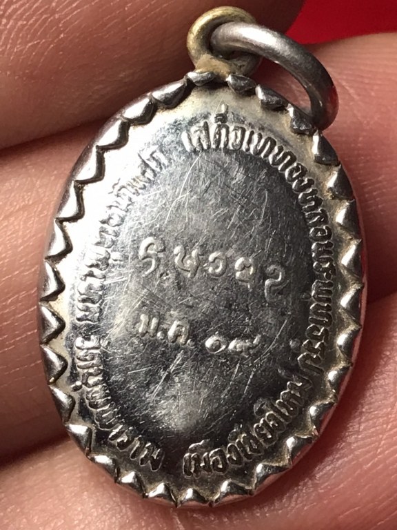 ล็อกเกตครูบาคำแสน วัดสวนดอก จ.เชียงใหม่ รุ่นพิเศษ ปี ๒๕๑๙ สร้างโดยวัดบุพพาราม โดยครูบาคำแสนทั้ง สองคำแสน(อินทจักโก,คุณลังกาโร) เป็นประธาน สร้างขึ้นเพื่อที่ระลึกในหลวงเสด็จพระราชดำเนินเททองและพุทธาภิเษก ในวันที่ ๒๒ ม.ค. พ.ศ. ๒๕๑๙