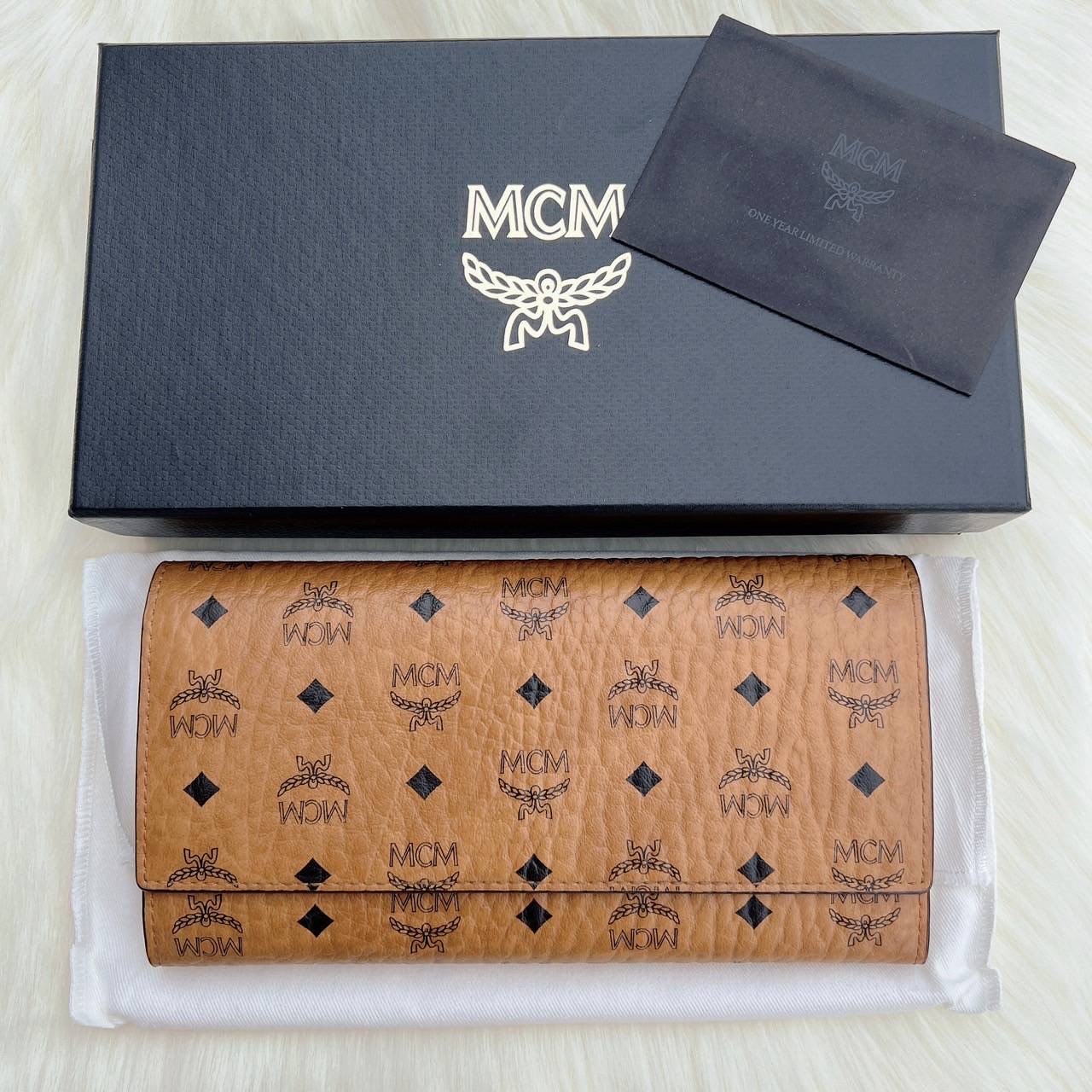 New Mcm wallet 3 พับ อุปกรณ์.กล่อง/ถุงผ้า/การ์ด