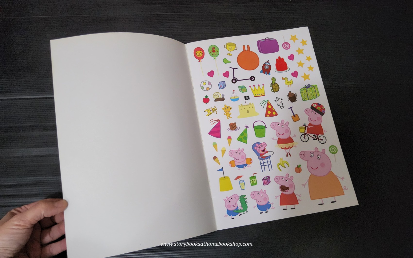 ACTIVITIES BOOK** ð
ð
PEPPA PIG MUMMY AND ME STICKER COLOURING BOOK