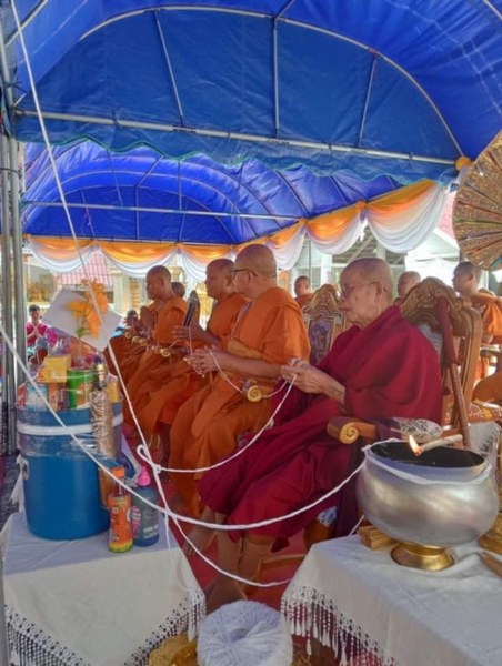 ประคำลูกหวายครูบาวงศ์ วัดพระพุทธบาทห้วยต้ม จ.ลำพูน ประคำเส้นนี้ได้มาเมื่อวันที่ 15 สิงหาคม 2567 จากคุณยายชาวกะเหรี่ยงท่านหนึง อายุกว่า 70 ปีแล้ว ดูแข็งแรง พูดจาเป็นธรรมมะ อยู่ใกล้วัด ในงานทำบูญ นำรูปหล่อครูบาพรหมจักร มาถวายไว้ที่มณฑปวัดพระบาทห้วยต้ม