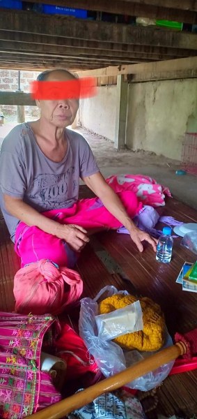 หมวกนี้ได้มาจากคุณลุงพิษณุ ฤทัยรัตน์เจริญ ปัจจุบัยอายุกว่า ๖๐ ปีแล้ว เป็นชาวกะเหรี่ยงชาวห้วยต้ม หลวงปู่ได้ให้หมวกนี้แก่คุณลุงเมื่อคราวเดินทางไปเชียงราย