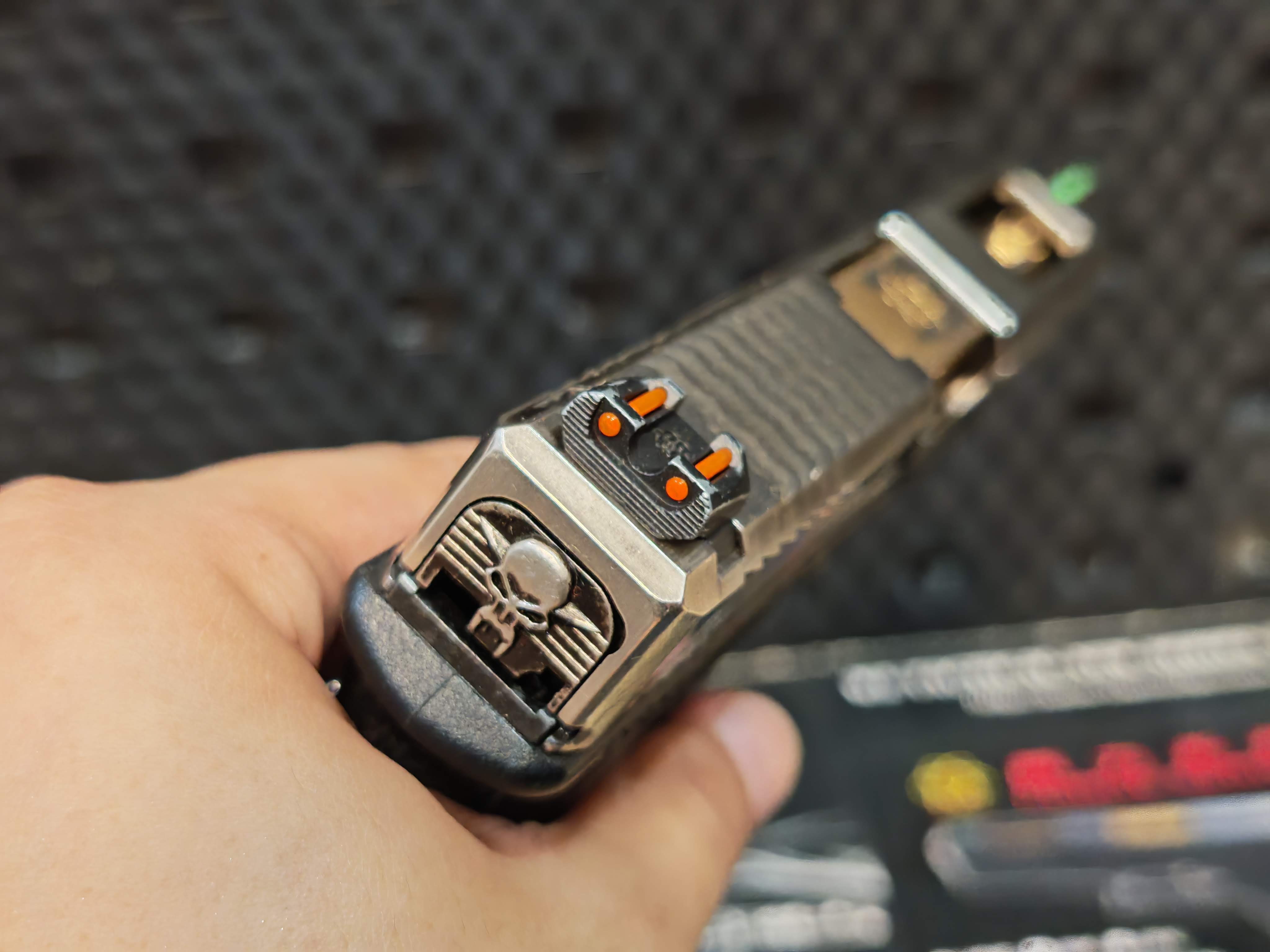 WE Glock19 G-Force Custom เฟรมดำ สไลด์เงิน ลำกล้องทอง GBB BB Gun บีบีกัน แบบแก๊ส ปืนอัดลม มือสอง Airsoft Gun