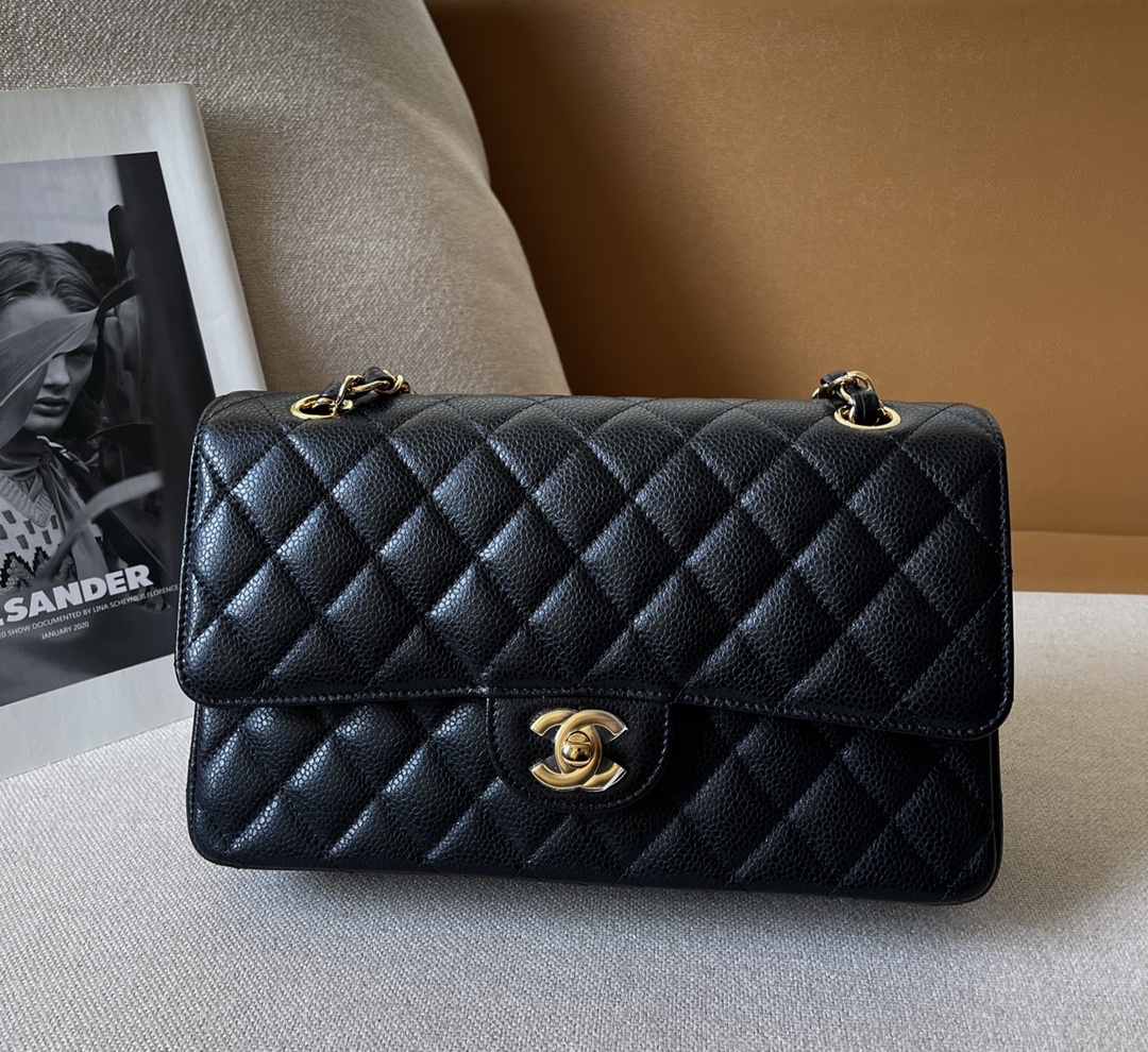 [Pre-order] กระเป๋า Chanel Classic 10” Caviar GHW คลาสสิคตลอดกาล หนังคาเวียร์ตัดเย็บด้วยหนังนำเข้าเกรดที่ดีที่สุด