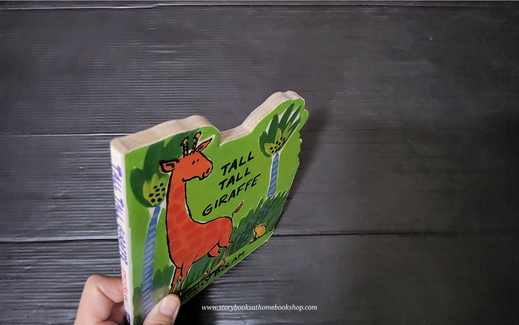 BOARD BOOK** 🍅🍓TALL TALL GIRFFE BY EMILY BOLAM