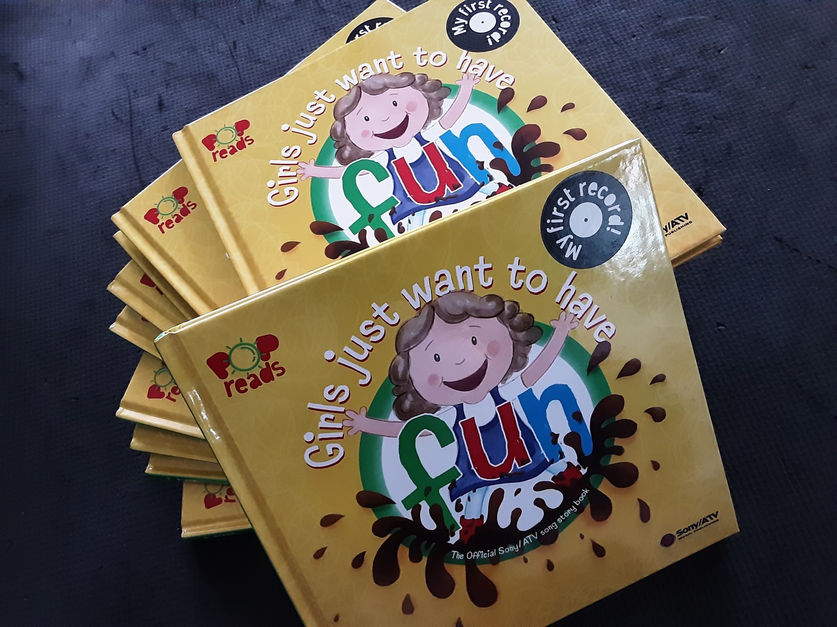 **หนังสือนิทานปกแข็ง** 🍅🍓 POP READS SONY SONG STORY BOOK "GIRLS JUST WANT TO HAVE" WITH 1 OF VINYL RECORD (แยกเล่ม)