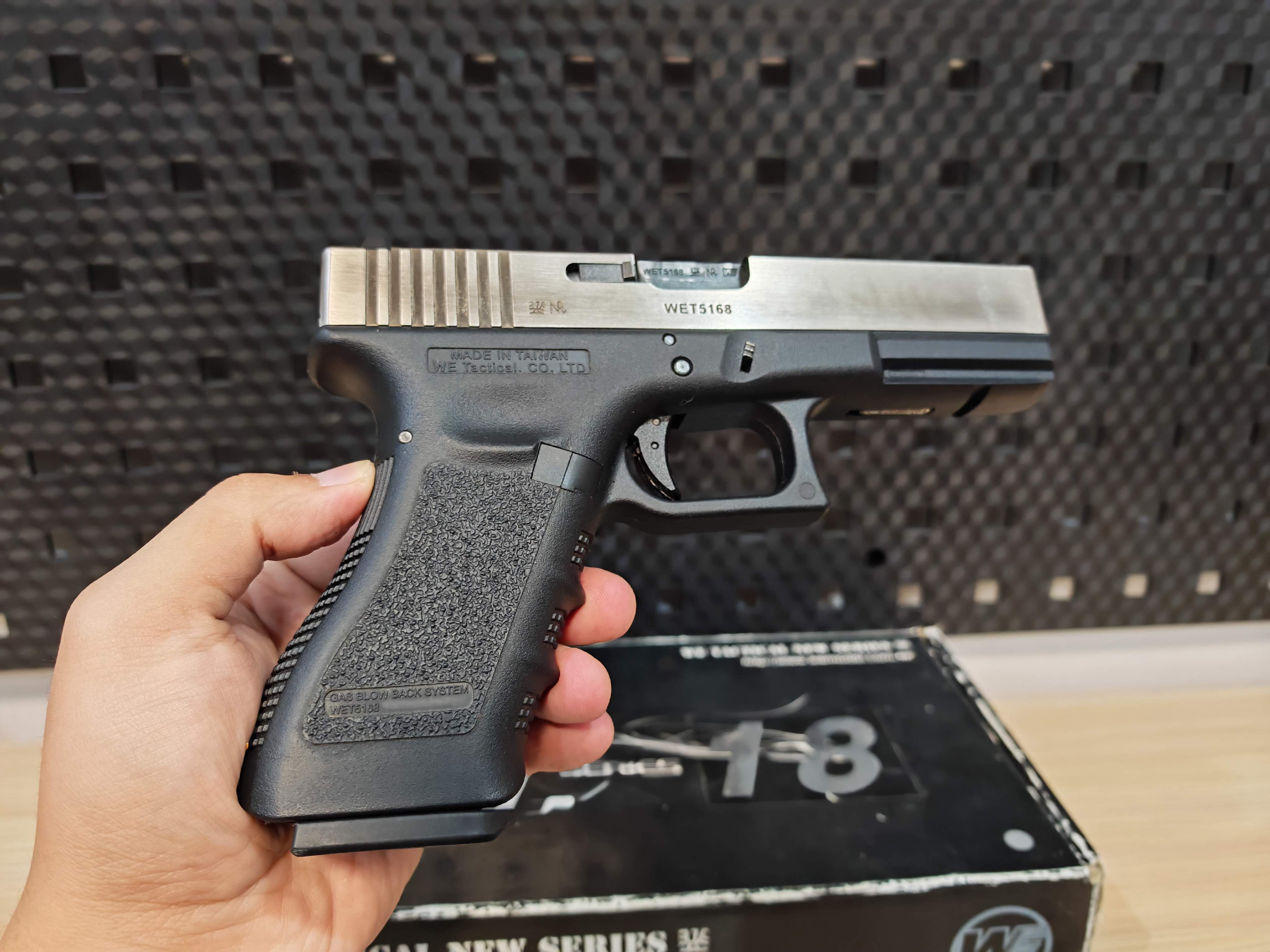 WE G18C Glock18C Gen3 Full-Auto สีทูโทนเดิมโรงงาน ไต้หวัน GBB BB Gun บีบีกัน แบบแก๊ส ปืนอัดลม Airsoft Gun มือสอง