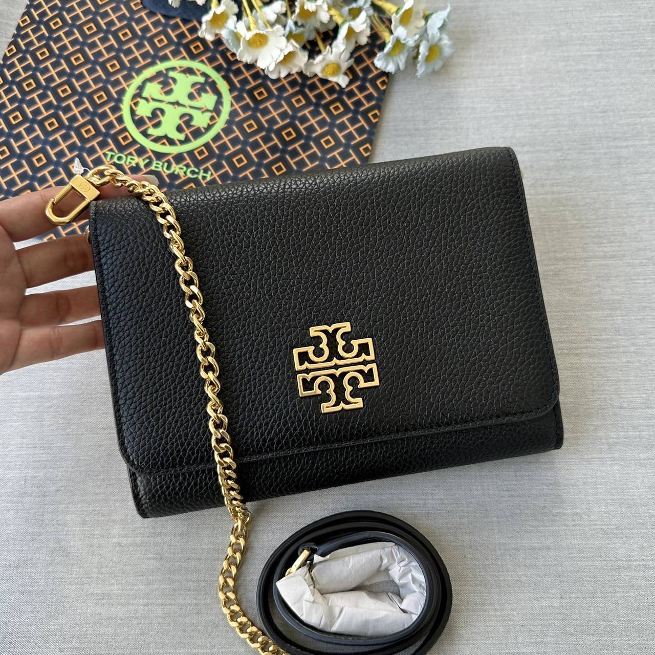 New Tory Burch Britten Chain Moose Pebbled Leather Handbag Wallet Purse สายยาวถอดได้ ปรับไม่ได้ค่ะ ใส่ Pro max ได้ค่ะ