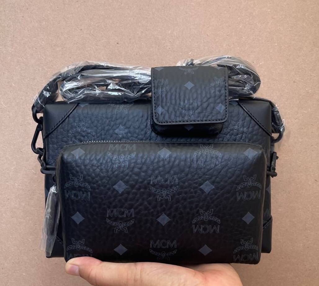 NEW MCM Small Klassik Multifunction Crossbody in Visetos ออก Shop Kingpower อุปกรณ์ ถุงผ้า การ์ด Size 15.5 x 22.5 x 10.0 cm