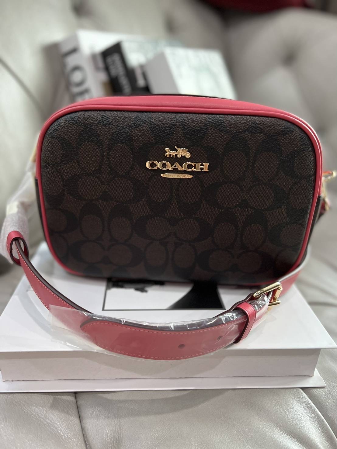 New Coach JAMIE CAMERA BAG IN BLOCKED SIGNATURE CANVAS GOLD 91/2" (L)x61/4" (H)x23/4" (W)