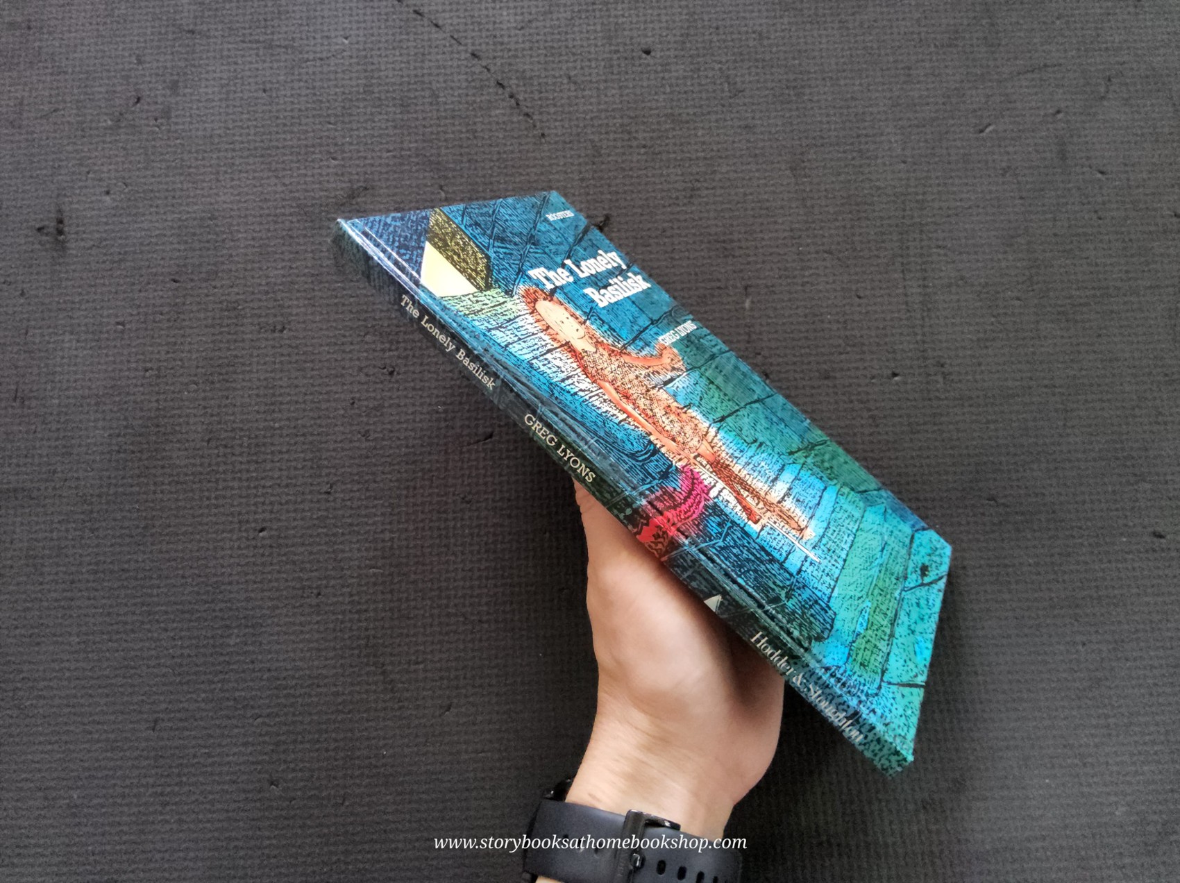 หนังสืออ่านนอกเวลา** ** หนังสือนิทานปกแข็ง** 🍓🍓`ROOSTERS: THE LONELY BASILISH BY GREG LYONS