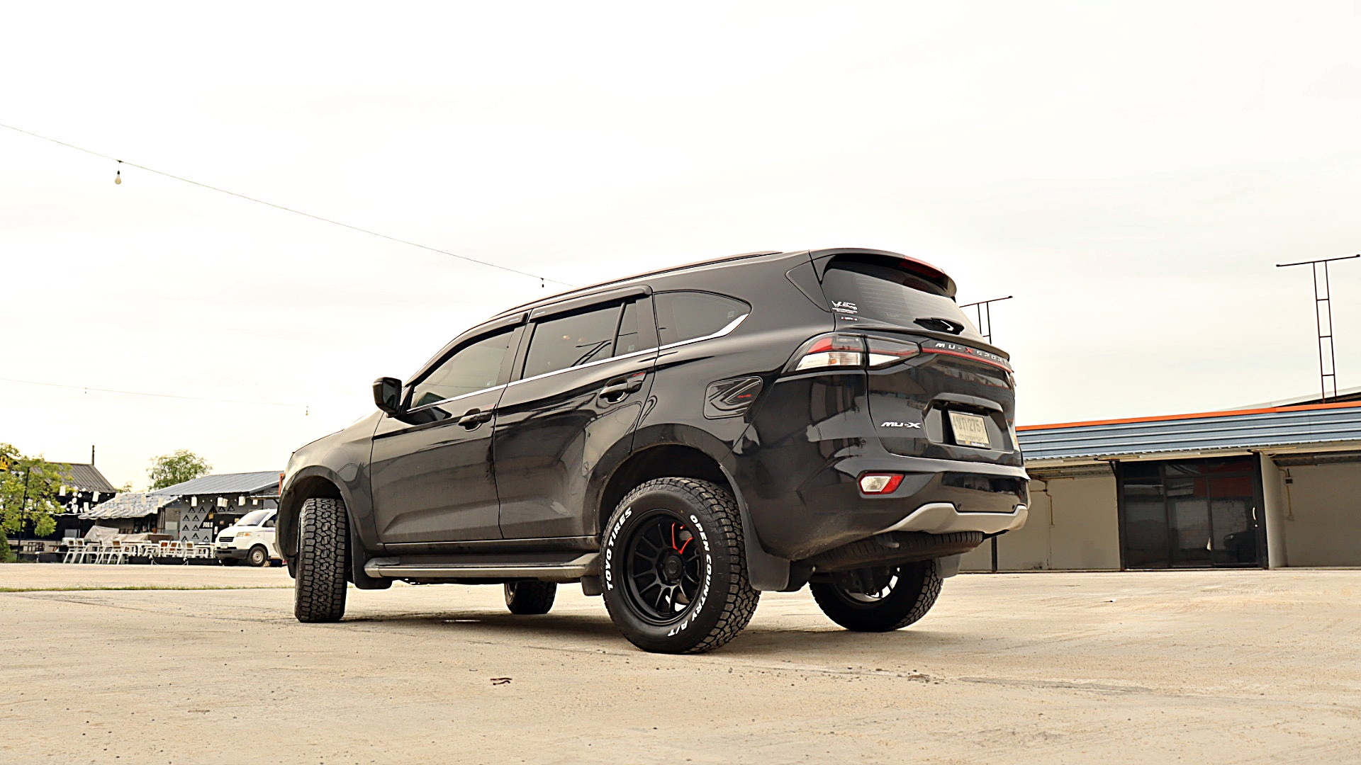 ISUZU MU-X เปลี่ยนยาง TOYO TIRES OPEN COUNTRY AT III Size 265/60R18 110H