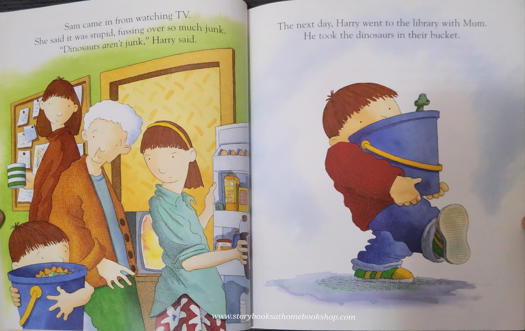 หนังสือนิทานปกอ่อน** 🍓🍓 HARRY AND THE BUCKETFUL OF DINOSAURS