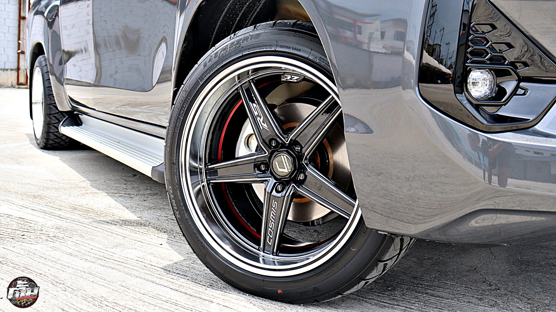 TOYOTA REVO Z-Edition เปลี่ยนล้อยาง ล้อ COSMIS RS ZE ขอบ18นิ้ว ยาง KINTO V-36 F 245/45R18 100W R 275/40R18 103W