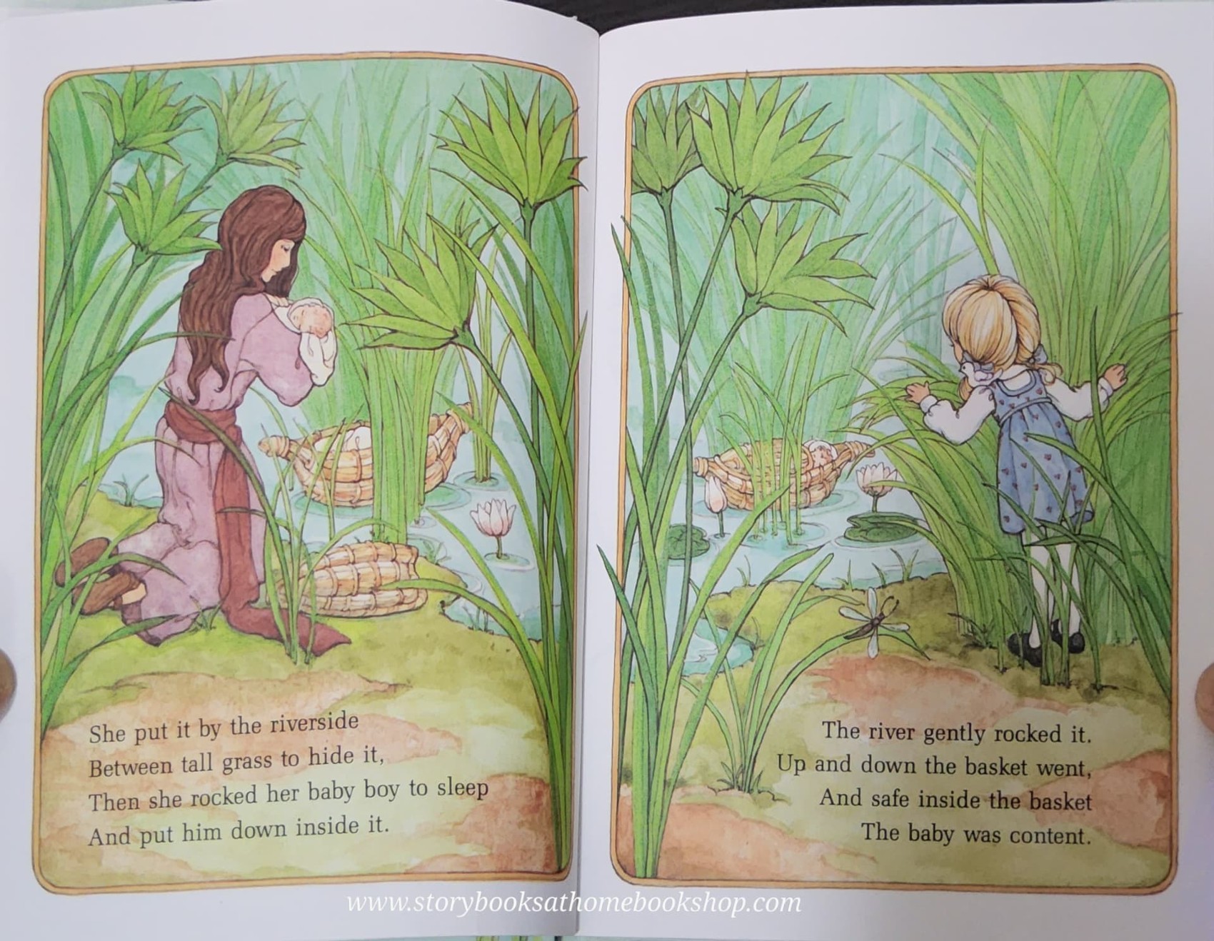 หนังสือนิทานปกแข็ง** 🍅🍓AN LICE IN BIBLELAND STORYBOOK:THE STORY OF BABY MOSES