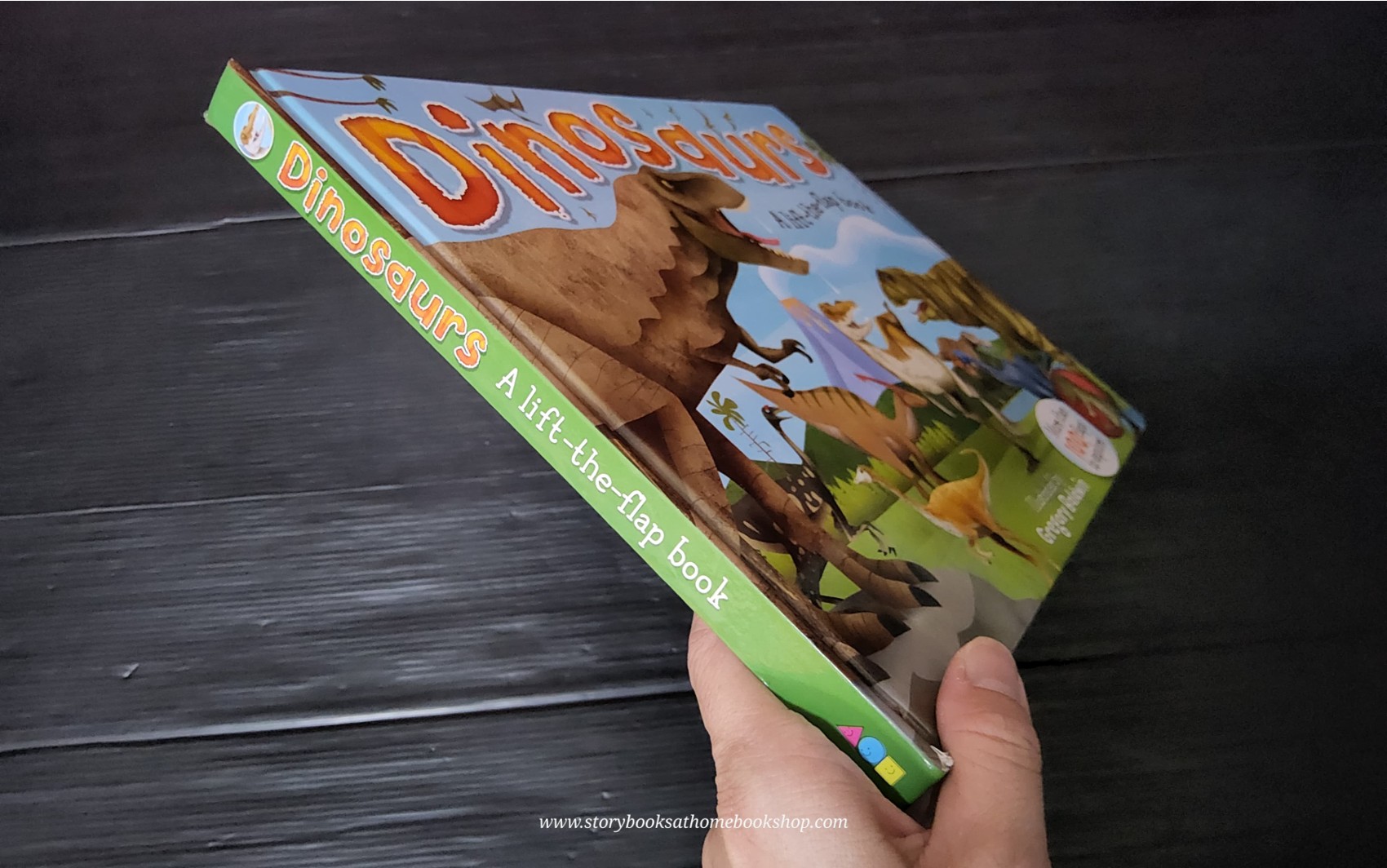 FLAP BOARD BOOK** 🍓🍓DINOSAURS A LIFT-THE-FLAP BOOK