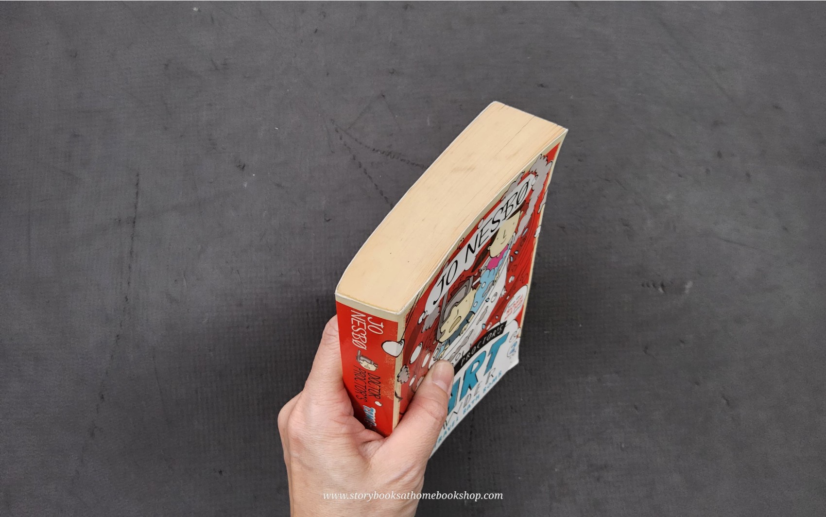 วรรณกรรมเยาวชน** **หนังสือนิทานปกอ่อน** 🍅🍓DOCTOR PROCTOR'S FART POWDER TIME-TRAVEL BATH BOMB BY JO NESBO