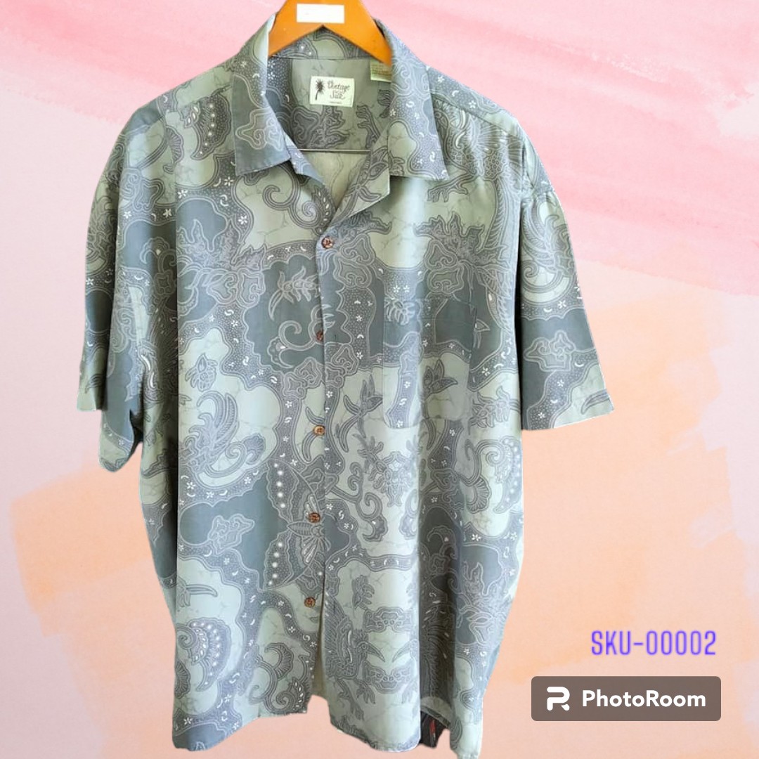 เสื้อฮาวายมือสอง ป้าย Vintage Silk ลายนกในตำนาน ผ้า 100% Silk กระดุมกะลา อก 30 ยาว 32 ราคา 250 บาท ค่าจัดส่งเหมา ๆ 30 บาท (สั่งกี่ตัวก็ได้)