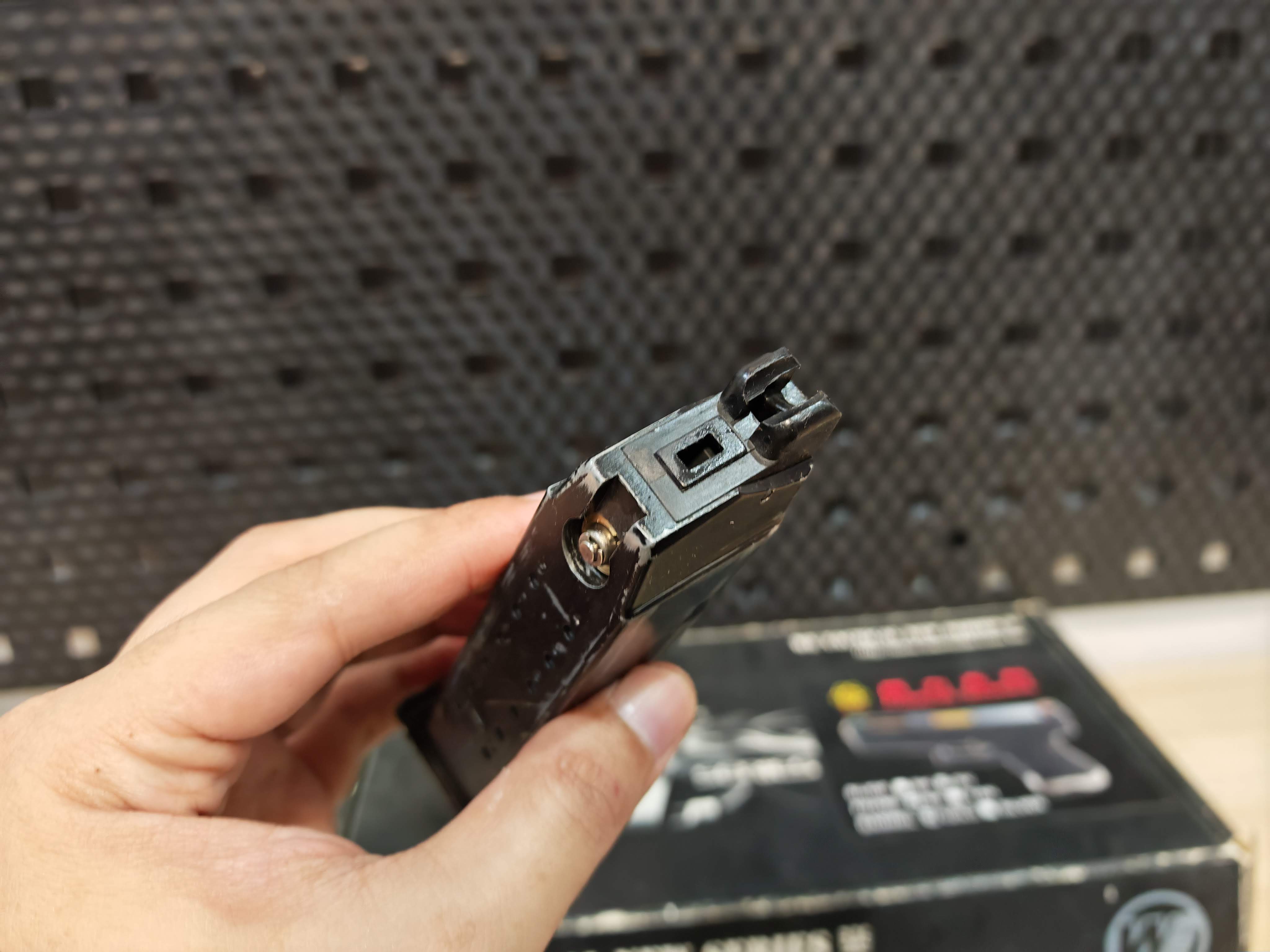 WE Glock19 G-Force Custom เฟรมดำ สไลด์เงิน ลำกล้องทอง GBB BB Gun บีบีกัน แบบแก๊ส ปืนอัดลม มือสอง Airsoft Gun