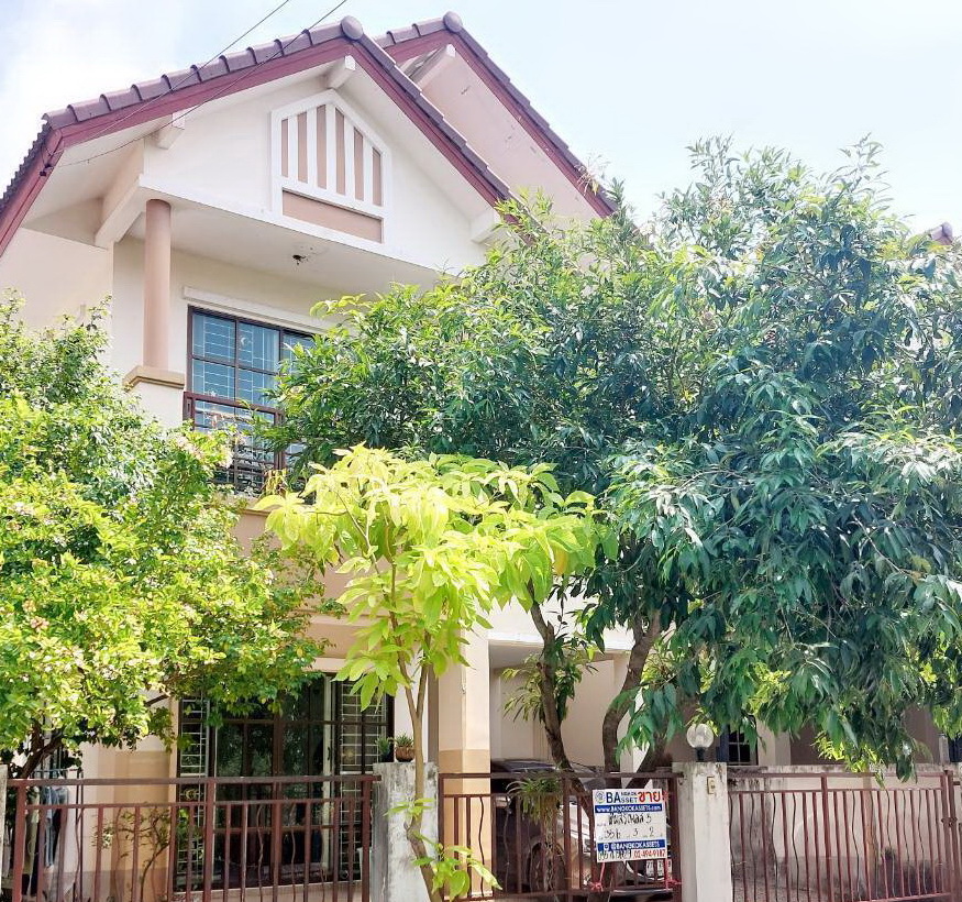 หมู่บ้านเต็มสิริเพลส 3 บ้านแฝด