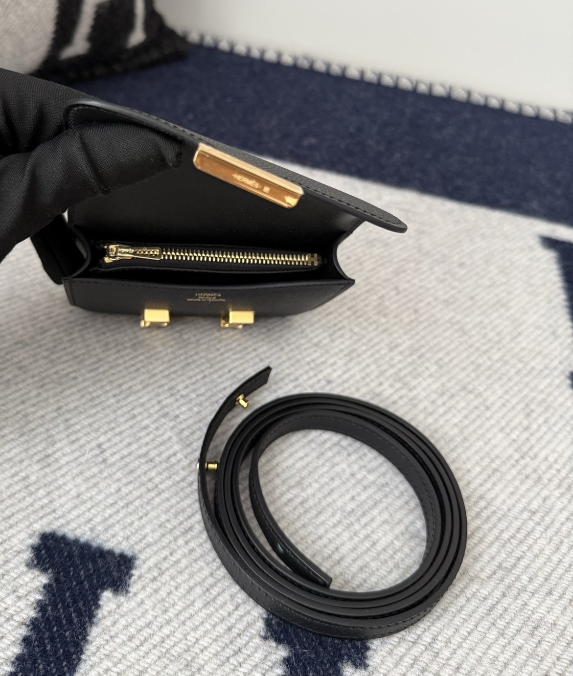 [Pre-order]HERMES CONSTANCE SLIM WALLET WITH BELT EPSOM LEATHER IN NOIR GHW Full handmade 100% คุณภาพ VIP เกรดดีที่สุด