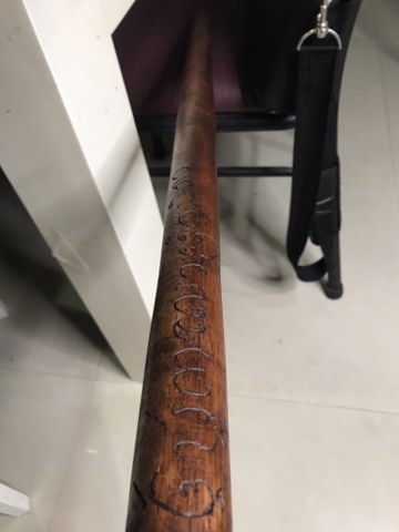 ไม้เท้าครูบาชัยยะวงศา เล่มนี้ ได้มาจากชาวกะเหรี่ยงท่านหนึ่ง ปัจจุบัน (ปี 2565) อายุ 80-90 ปีแล้ว ตอนที่ไปเอาไม้เท้านี้ เพื่อน ๆ เพื่อนบ้านคุณลุงท่านก็ไปเอาไม้เท้าที่บ้าน ของตัวเองให้ นำมารวม ๆ กัน จึงได้มา 5 เล่มในคราวเดียวกัน