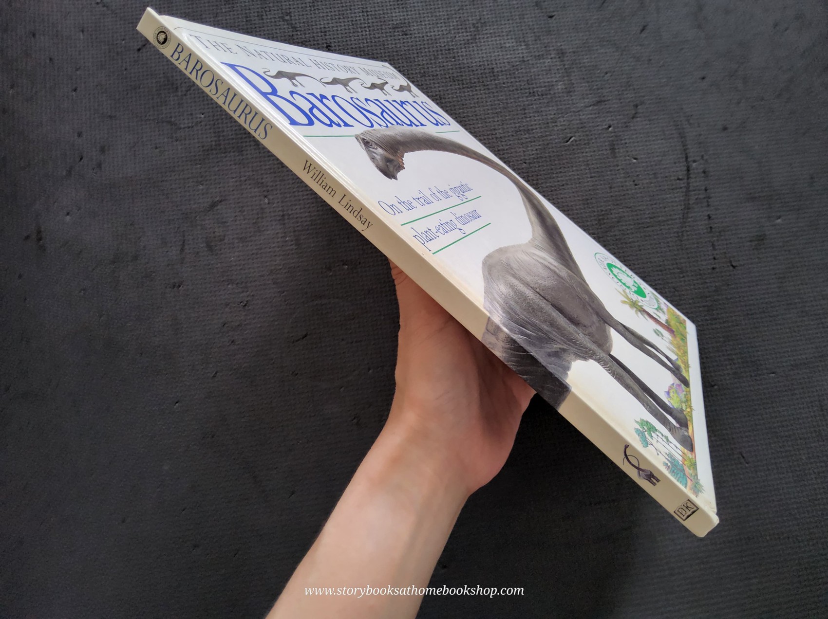 KNOWLEDGE BOOK** ♥️THE NATURAL HISTORY MUSUEM BAROSAURUS