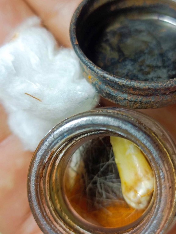 พระทันตธาตุ ครูบาข่าย วัดหมูเปิ้ง หมู่บ้านเหมืองจี้ อ.เมือง จ.ลำพูน ได้มาจากลุงเล็ก เหมืองจี้ อายุ 72 ปี (บันทึก พ.ศ.2567) ท่านเป็นศิษย์ครูบาข่าย และดูแลครูบาข่าย ลุงเล็ก เสียชีวิตเมื่อเดือนตุลาคม 2566