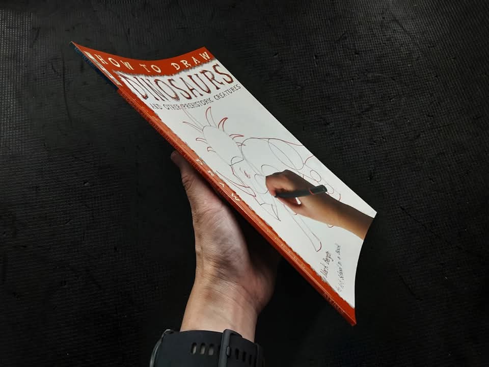 DRAWING BOOKS SET** ð
HOW TO DRAW 4 BOOKSâĨïļ *MECHA ROBOTS *SHIPS *DINOSAURS *THE HUMAN FIGURE