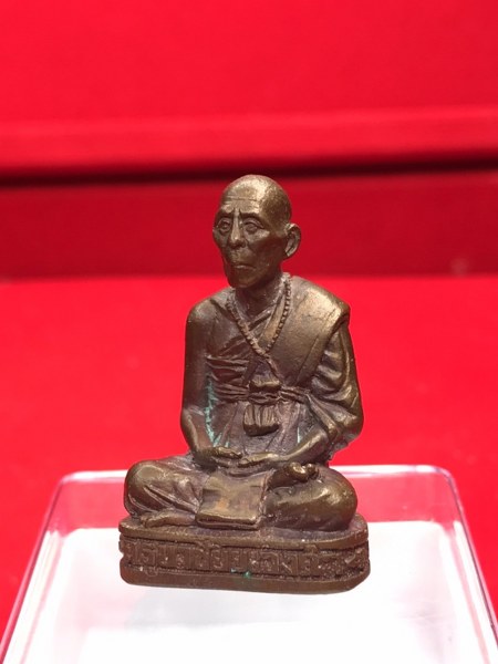 รูปหล่อจัมโบ้ หลวงปู่ครูบาชัยยะวงศาฯ เนื้อขันลงหิน วัดพระพุทธบาทห้วยต้ม อ.ลี้ จ.ลำพูน รุ่นชัยมงคล ๘๓ สร้างในคราวที่ท่านอายุครบ ๘๓ ปี และเป็นที่ระลึกสร้างเจดีย์ชเวดากอง (จำลอง)
