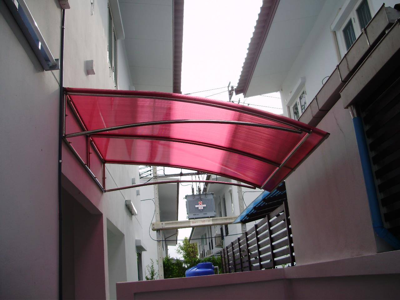 หลังคา กันสาด สีแดง
