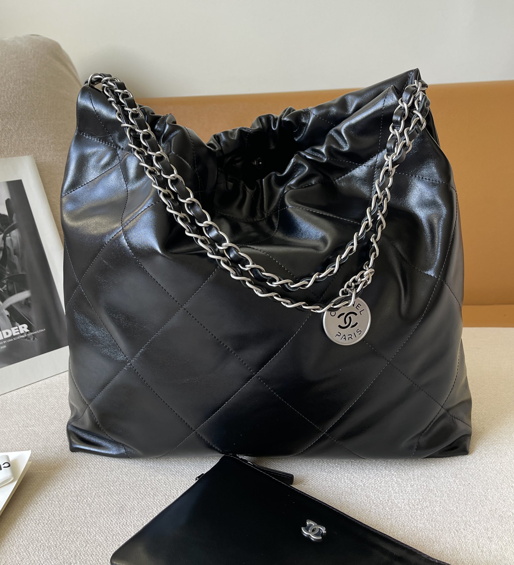 [Pre-order] Chanel 22bags Medium Handbag In Calfskin With Gold-Tone Metal Hardware Black งาน VIP คุณภาพที่ดีที่สุด