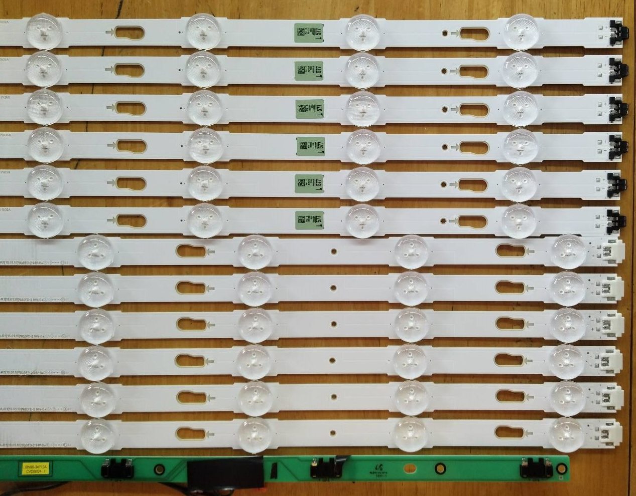 หลอดแบล็คไลท์SAMSUNG(ซัมซุง) ของแท้/ของถอด รุ่นUA55KU6000K :UA55KU6300K :UA55JU6600KX :UA55JU6400K :UA55MU6300 :UA55MU6100 :UA55JU6000KX :UA55MU6103KX (1ชุด12ชิ้น )