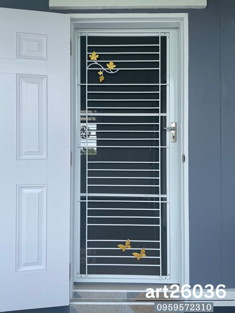 เหล็กดัดโทนขาว ทาสี พร้อมมุ้งลวด บานเลื่อน