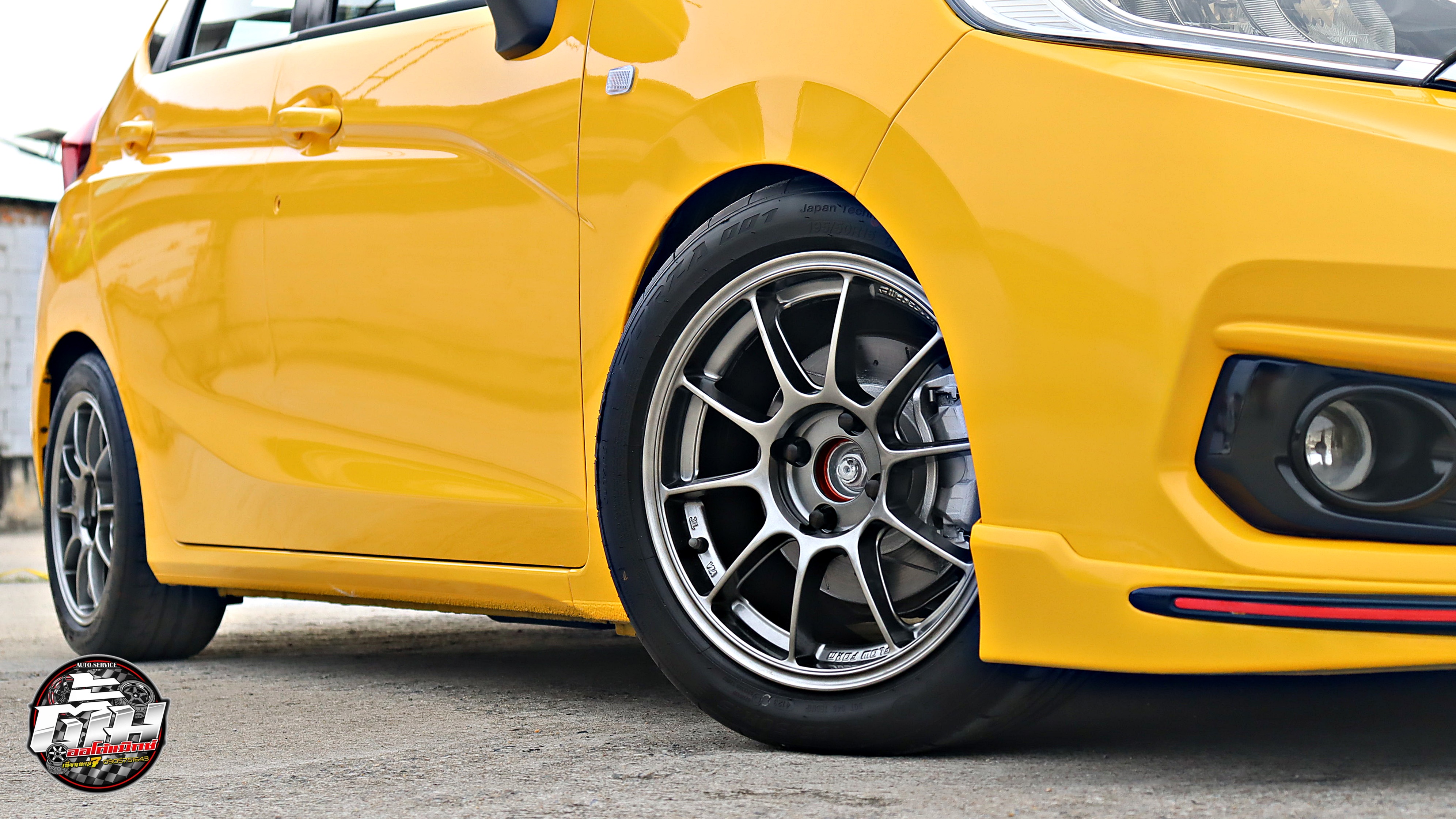 TOYOTA YARIS เปลี่ยนล้อยาง ล้อ TC105X ขอบ15นิ้ว ยาง KINTO FORZA 001 195/50R15 82V