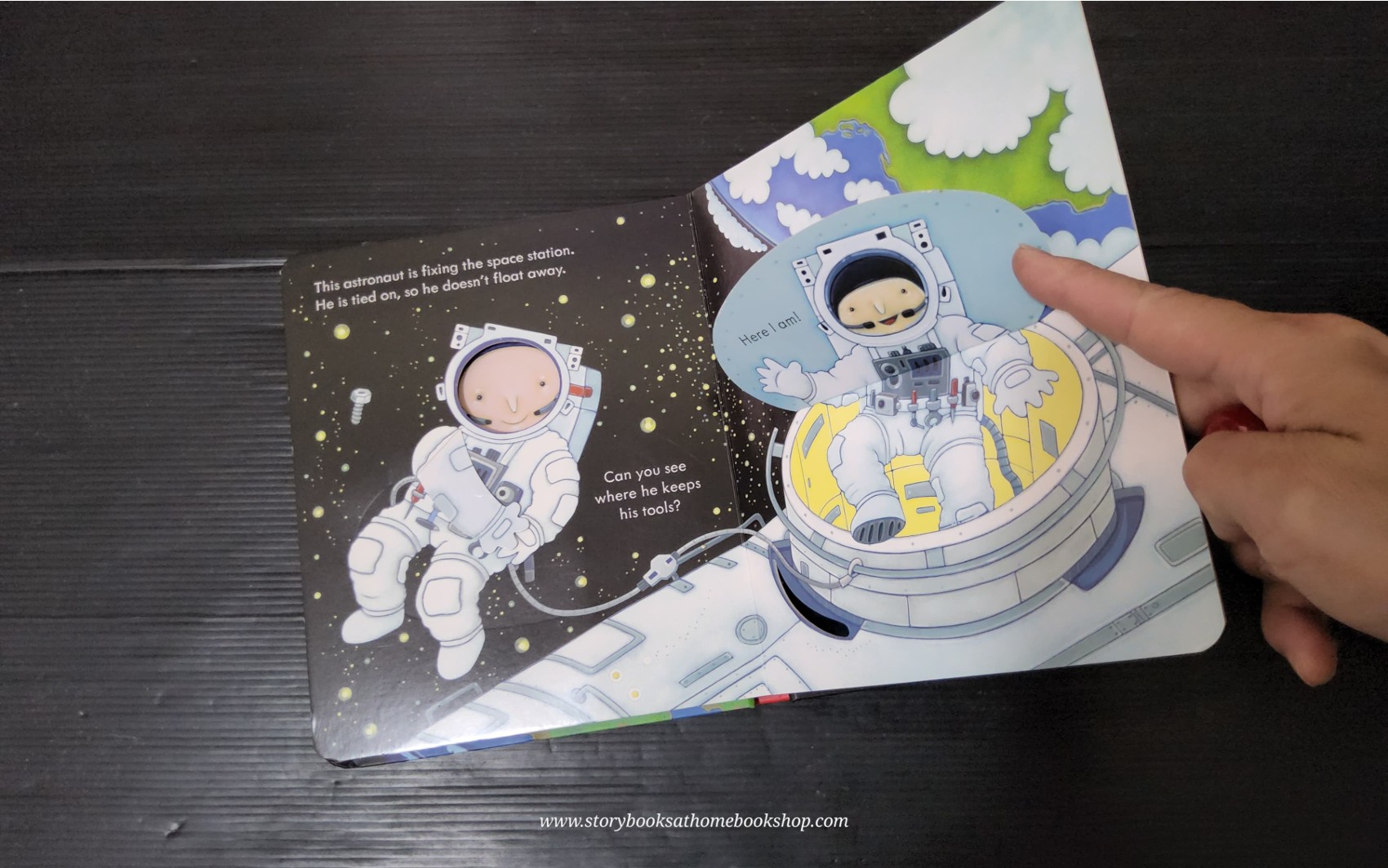 PEEP AND FLAP BOARD BOOK ** ð
ð
USBORNE PEEP INSIDE SPACE