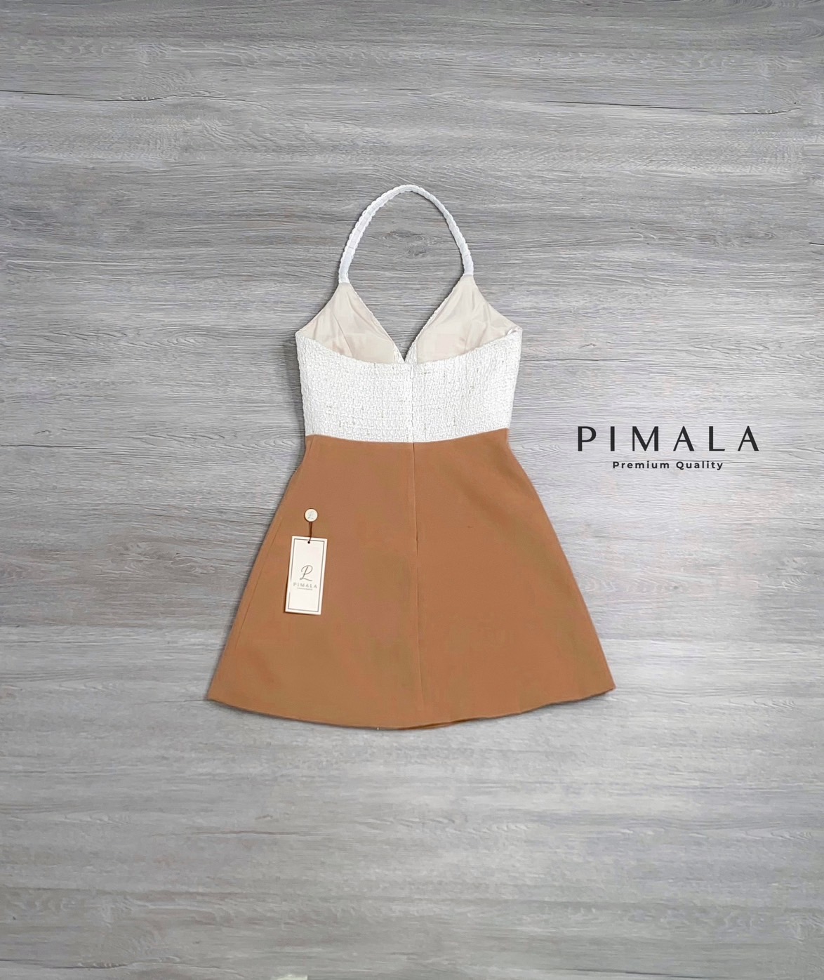 เดรสสวยหรูสายคล้องคออกวีเซ็กซี่นิดๆ