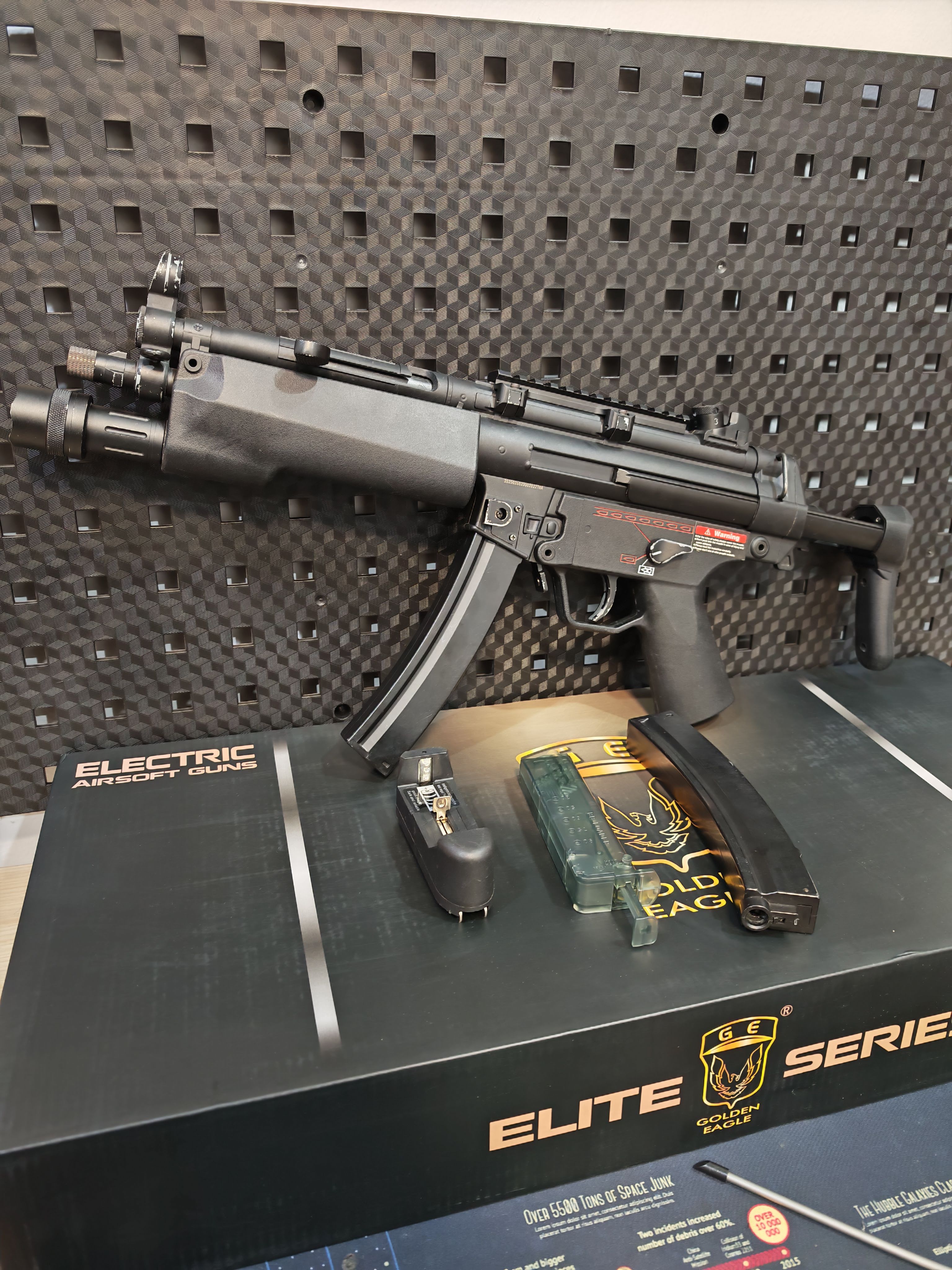 Golden Eagle 6854 MP5 SWAT ประกับไฟฉาย บอดี้ Nylon AEG BB Gun บีบีกัน Airsoft Gun ปืนอัดลม ปืนยาวไฟฟ้า มือสอง