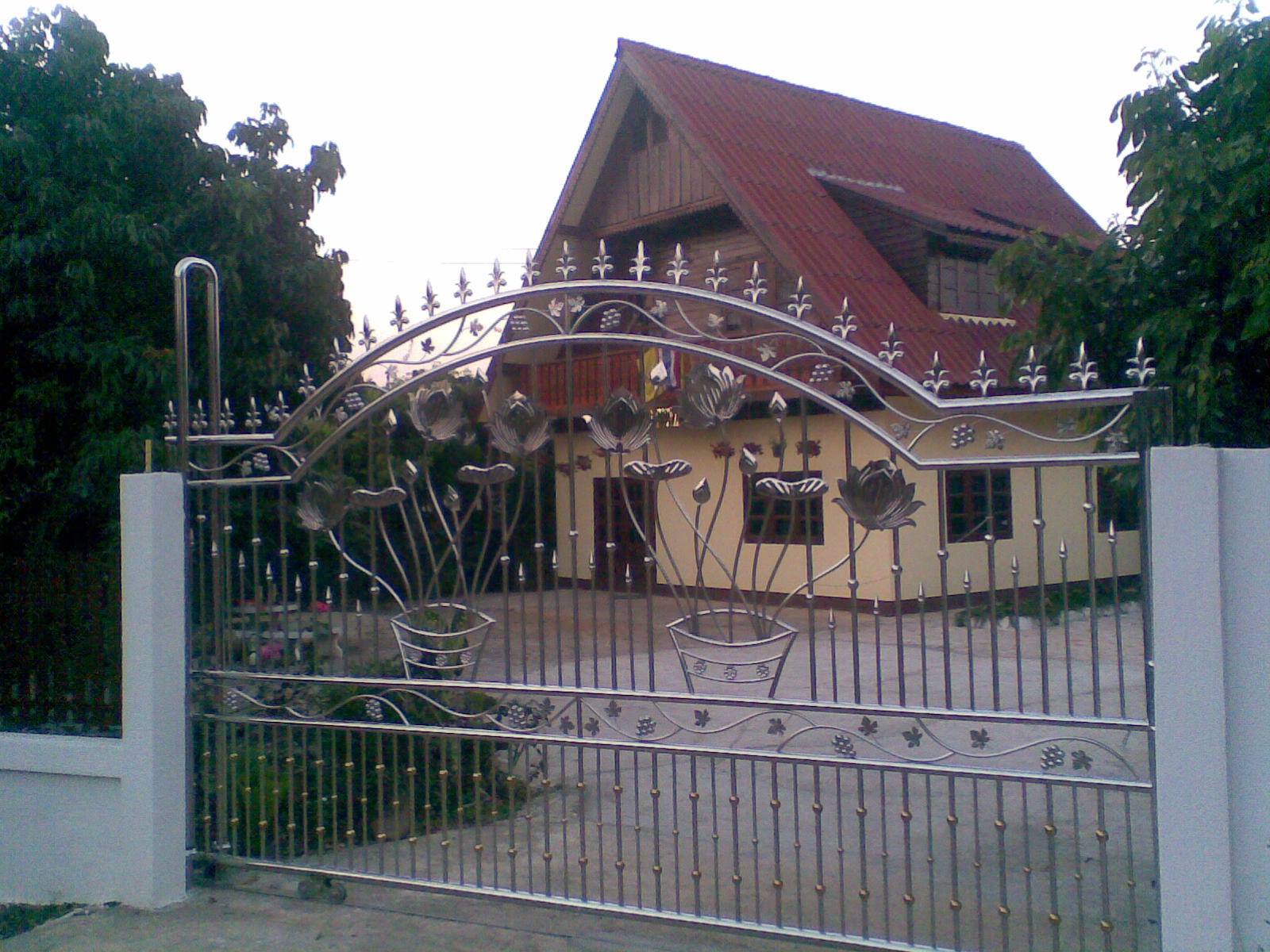 รั้วหน้าบ้าน