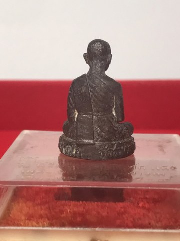 รูปหล่อหลวงปู่คำแสน (ใหญ่) วัดสวนดอก รุ่นแรก ปี ๒๕๑๙ พิธีมหาพุทธาภิเษก ในหลวงรัชกาลที่ ๙ ทรงเสด็จเททอง