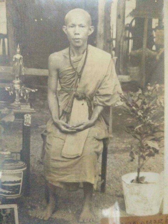 พระทันตธาตุครูบาจ๋ันทิมา วัดบ้านเรือน อ.ป่าซาง จ.ลำพูน พระทันตธาตุองค์นี้ได้มาจาก สล่าบอย อายุ 50 ปี หนานแดง เสียชีวิตแล้วเมื่อปี 2549 หนานแดงได้พระทันตธาตุครูบาจันทิมา นี้เมื่อปี 2520 ปี เป็นหลานหนานแดง หนานแดงเป็นลูกศิษย์ครูบาจันทิมา