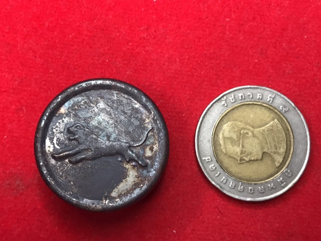 พระทันตธาตุ ครูบาบุญมา วัดแม่สะลาบ จ.เชียงใหม่ ได้มาจากกำนันคำ ซึ่งได้พระทันตธาตุชุดนี้มาจากเพื่อนชื่อเดช อ.สารภี คุณเดช เคยค้าขายข้าวกับท่านกำนันคำ ปัจจุบันเสียชีวิตแล้ว คุณเดช เป็นคนเล่นพระ ให้เช่าบูชาพระในสมัยนั้นด้วย และเป็นศิษย์รับใช้ครูบาบุญมา