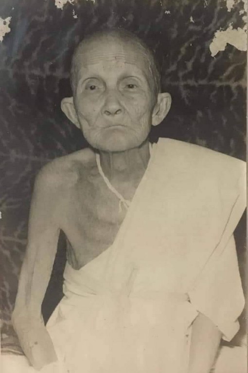 พระเกศา ยุคปลาย ครูบาเจ้าอภิชัยขาวปี ได้มาจากพระหนานจันทร์ ชาวสันห้างเสือ อ.ป่าซาง จ,ลำพูน ท่านเคยบวชอยู่ที่วัดพระพุทธบาทตากผ้า กับพระผงเกศาอีกจำนวน ๓ องค์ ท่านเล่าว่าได้มาเมื่อ พ.ศ.๒๕๑๕-๒๕๑๖ เมื่อคราวครูบาเจ้าฯ มาร่วมพิธีที่วัดพระพุทธบาทตากผ้า