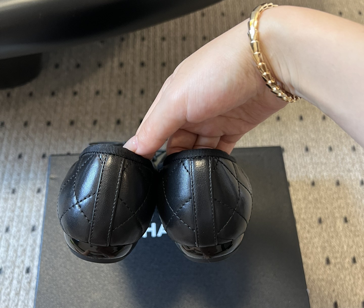 [Pre-order] รองเท้า Chanel Black Leather And Patent CC Ligne Cambon Bow Ballet Flats เกรดที่ดีที่สุด