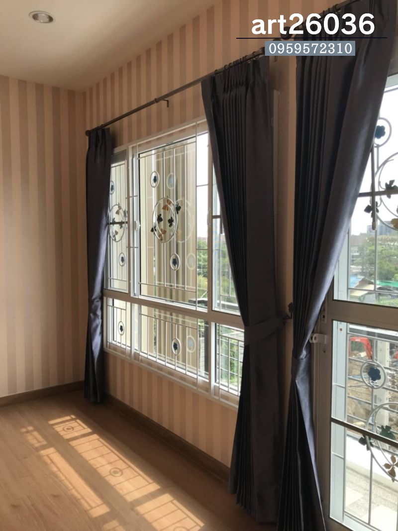 เหล็กดัดพร้อมมุ้งลวด ลายผีเสื้อวงกลม