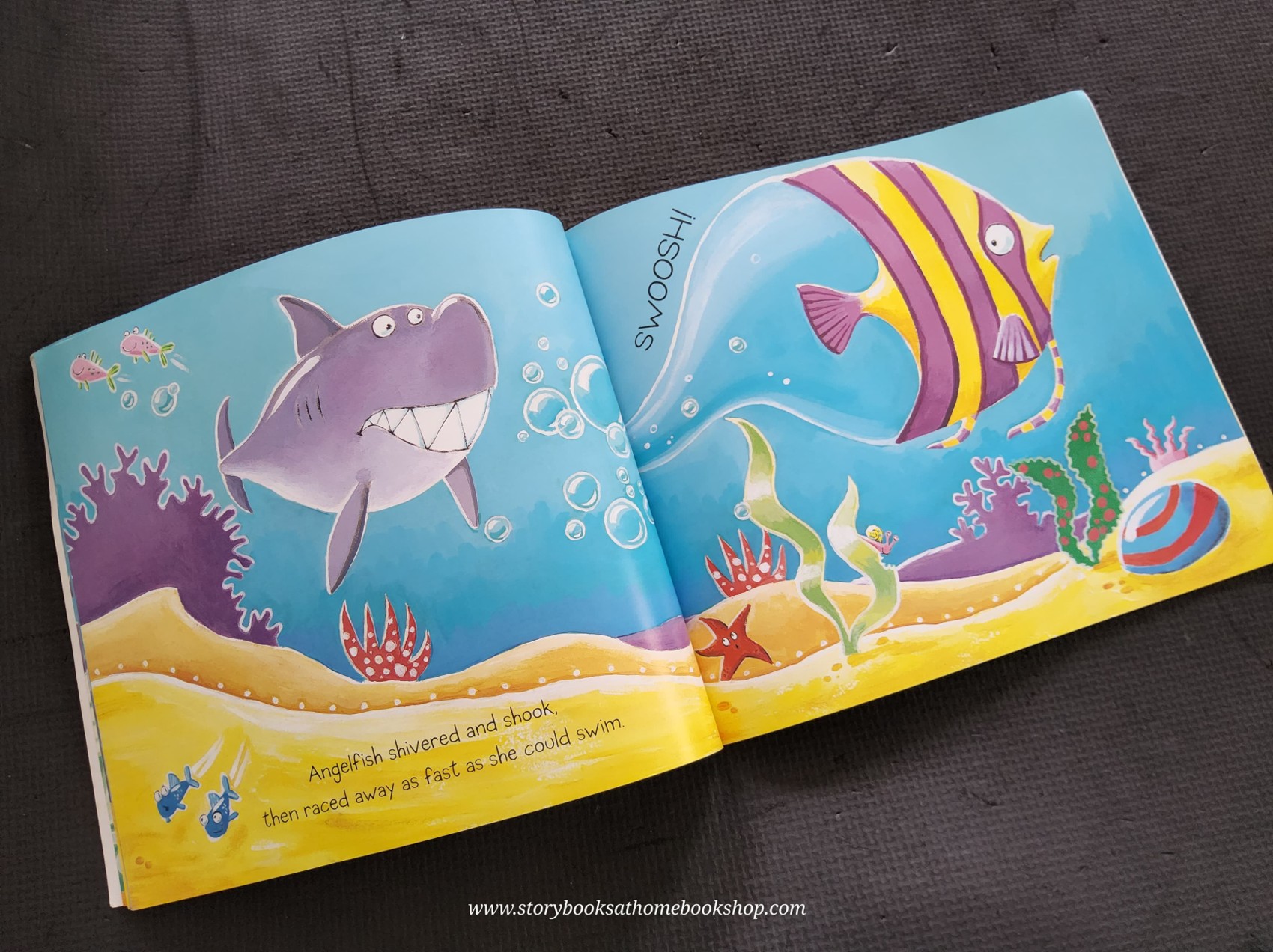 หนังสือนิทานปกอ่อน** ♥️SMILEY SHARK BY RUTH GALLOWAY