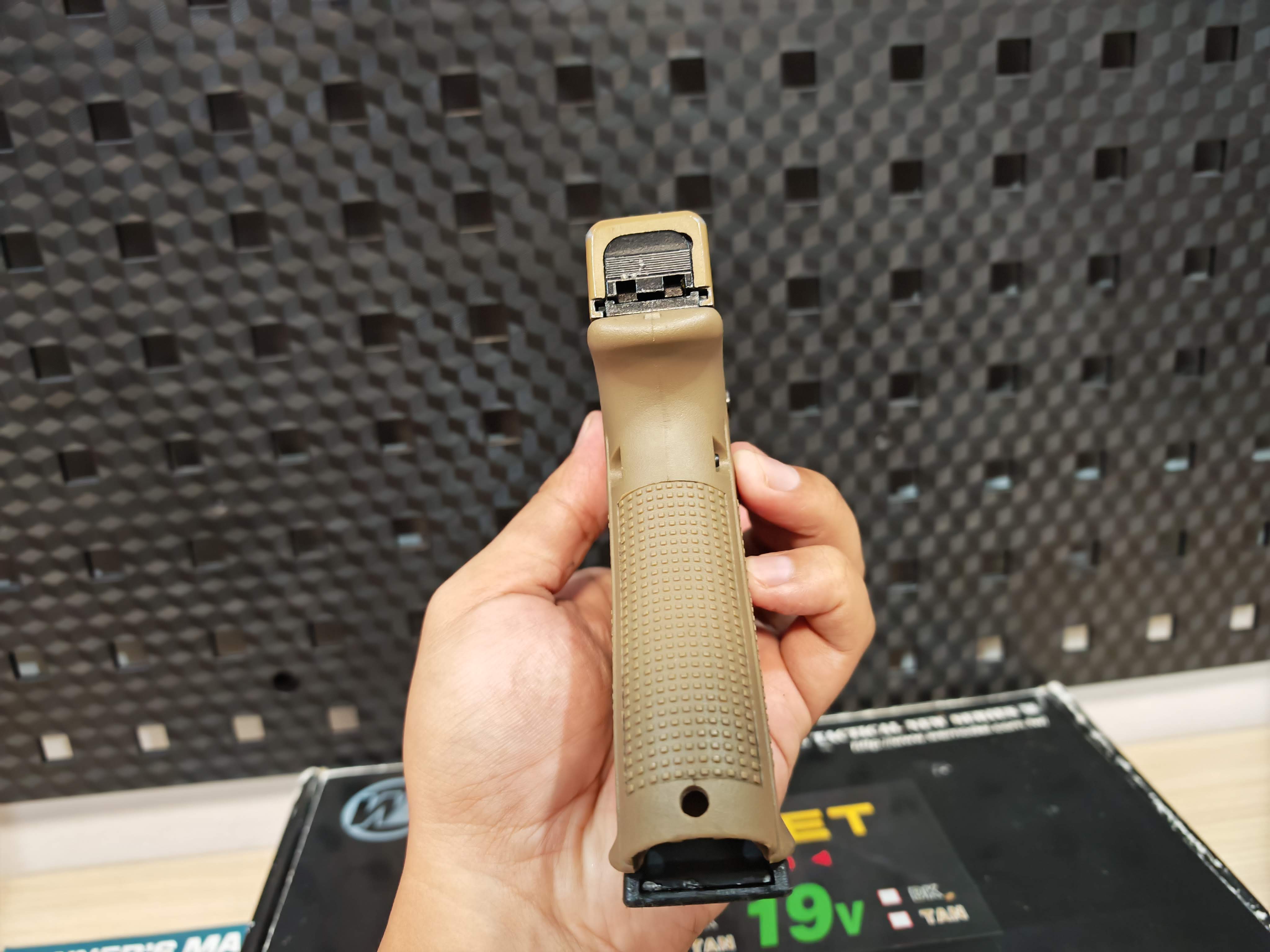 WE Glock 17 Gen 5 Secret Ver. Full-Auto สีทราย ไต้หวัน BB Gun บีบีกัน แบบแก๊ส ปืนอัดลม มือสอง Airsoft Gun