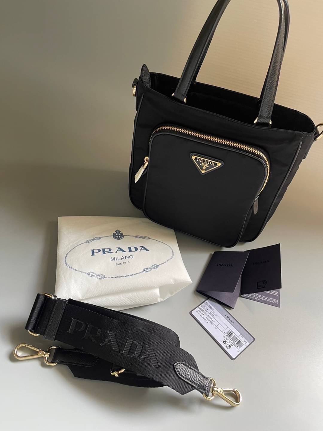 ว่าง 1 สุดท้าย New Prada Tessuto Shopping Tote Bag Size สูง 8.2 x กว้าง 9 x ฐาน 4 นิ้ว