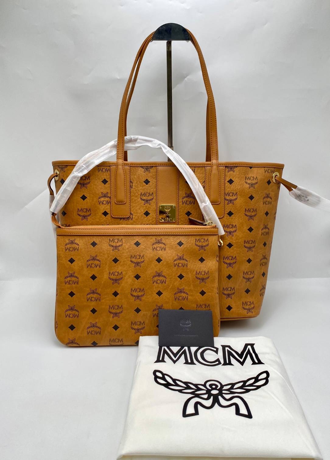New Mcm tote แม่+ลูก M Invisible tote Medium กลับด้านใช้งานได้ ใบลูกแยกใช้ ขึ้นไหล่ได้ คุ้มมมาก สำหรับสาวสายแบก